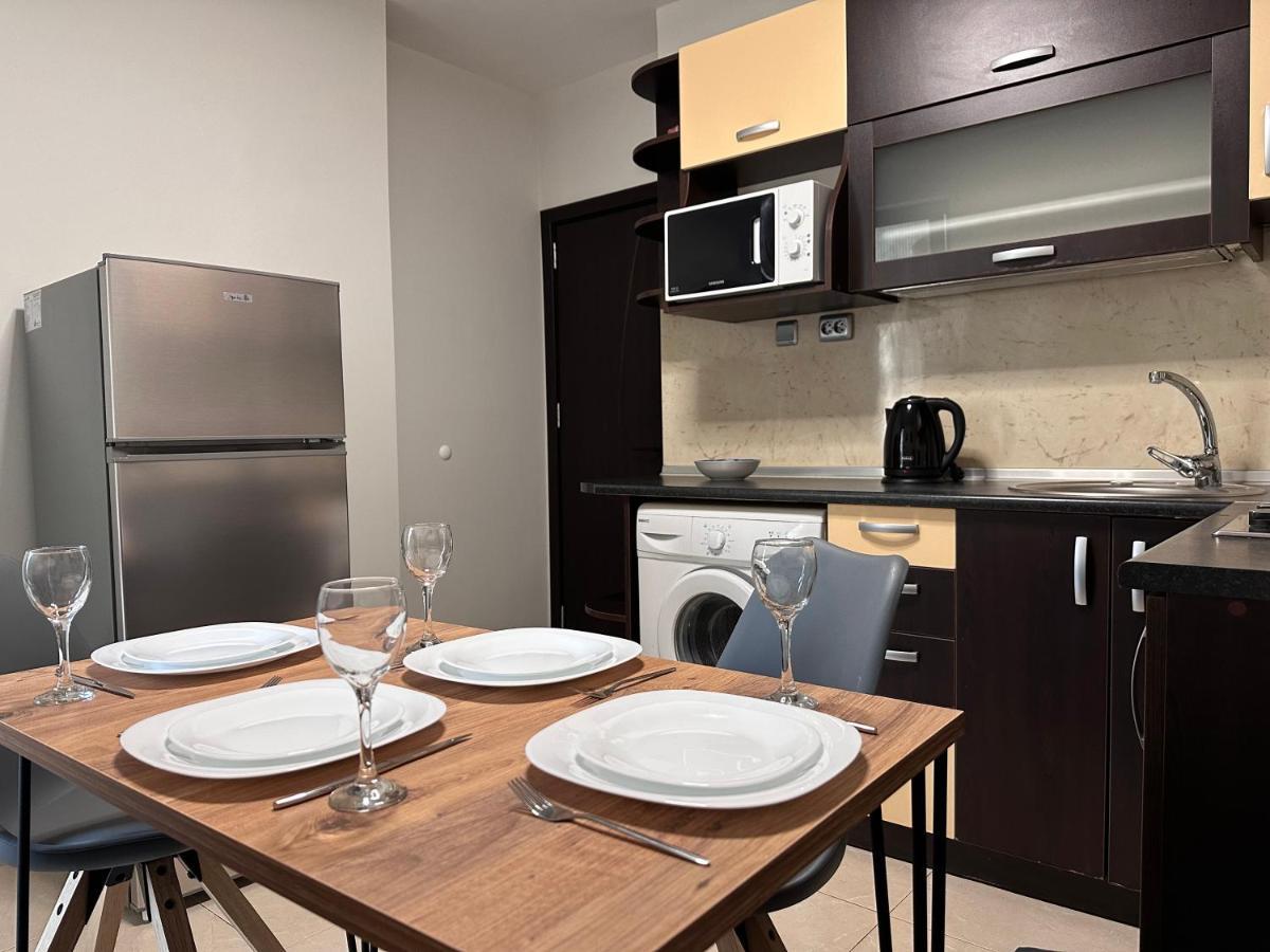 Елегантен Двустаен Апартамент Four Seasons Burgas City Eksteriør billede